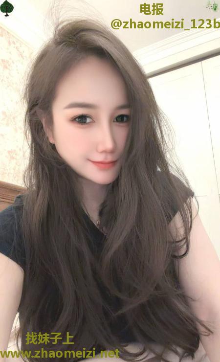 火辣身材混血颜值妹子