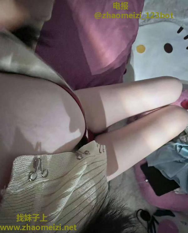 蜀山舌吻大长腿