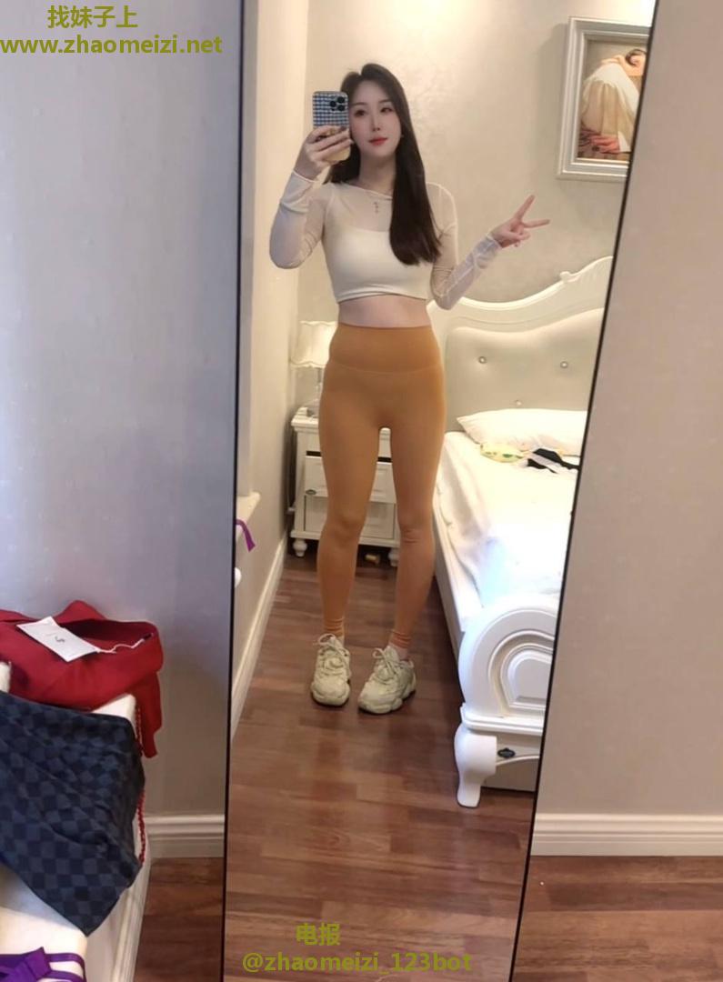  粉穴大胸小萌妹