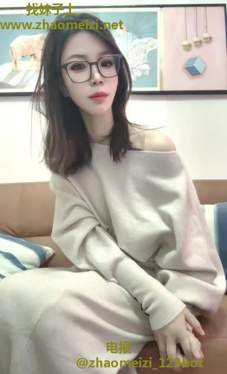 铁西眼镜反差少妇