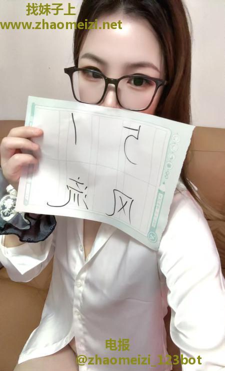 铁西眼镜反差少妇