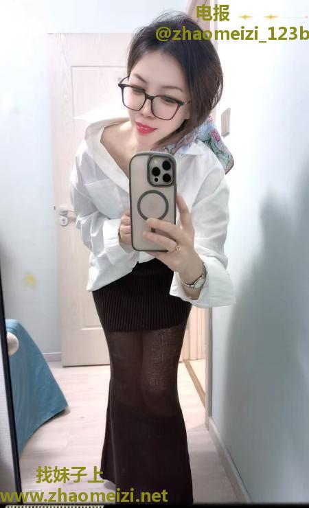 铁西眼镜反差少妇