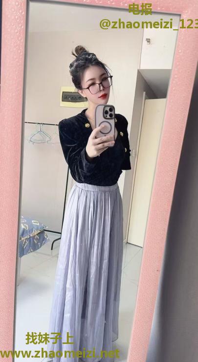 铁西眼镜反差少妇