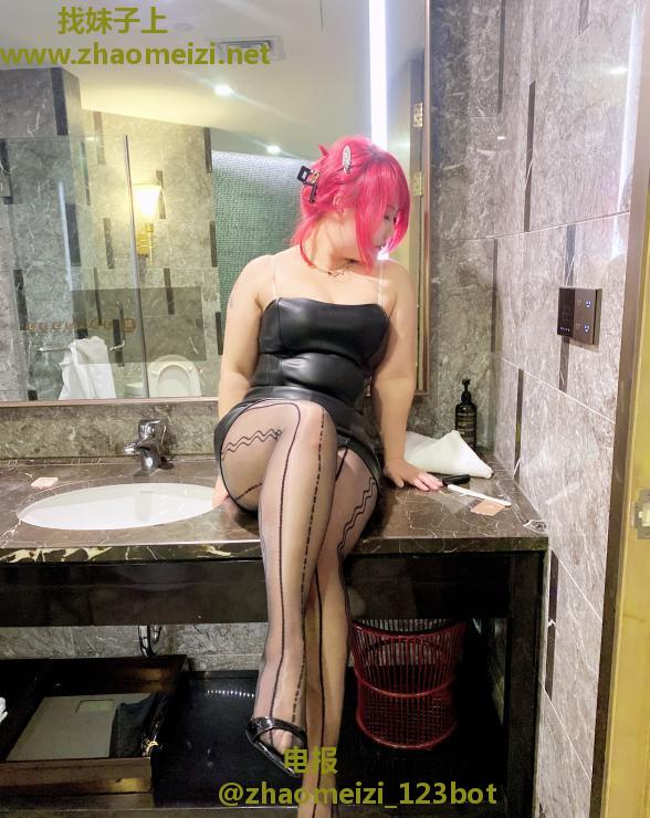 口活一绝的大奶骚妇