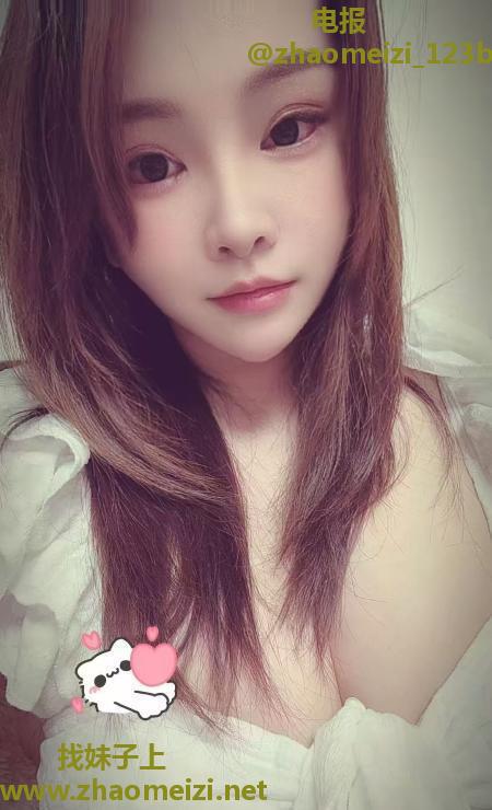 粉穴大胸小萌妹