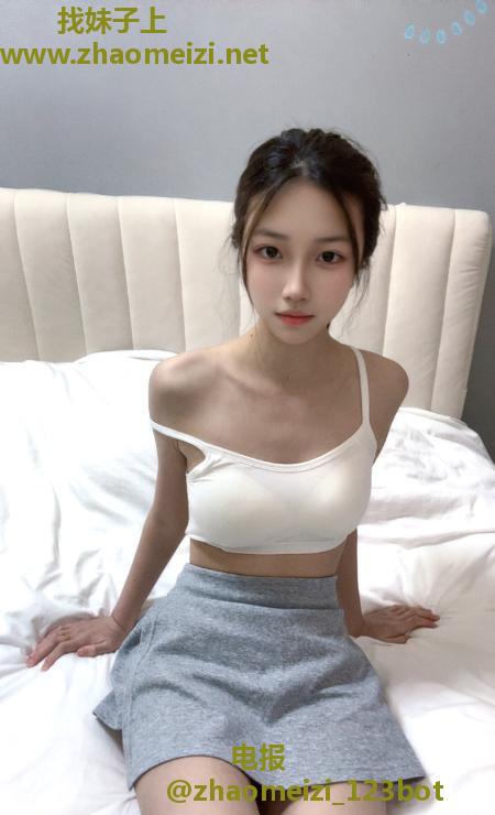 板田纯素颜学生妹