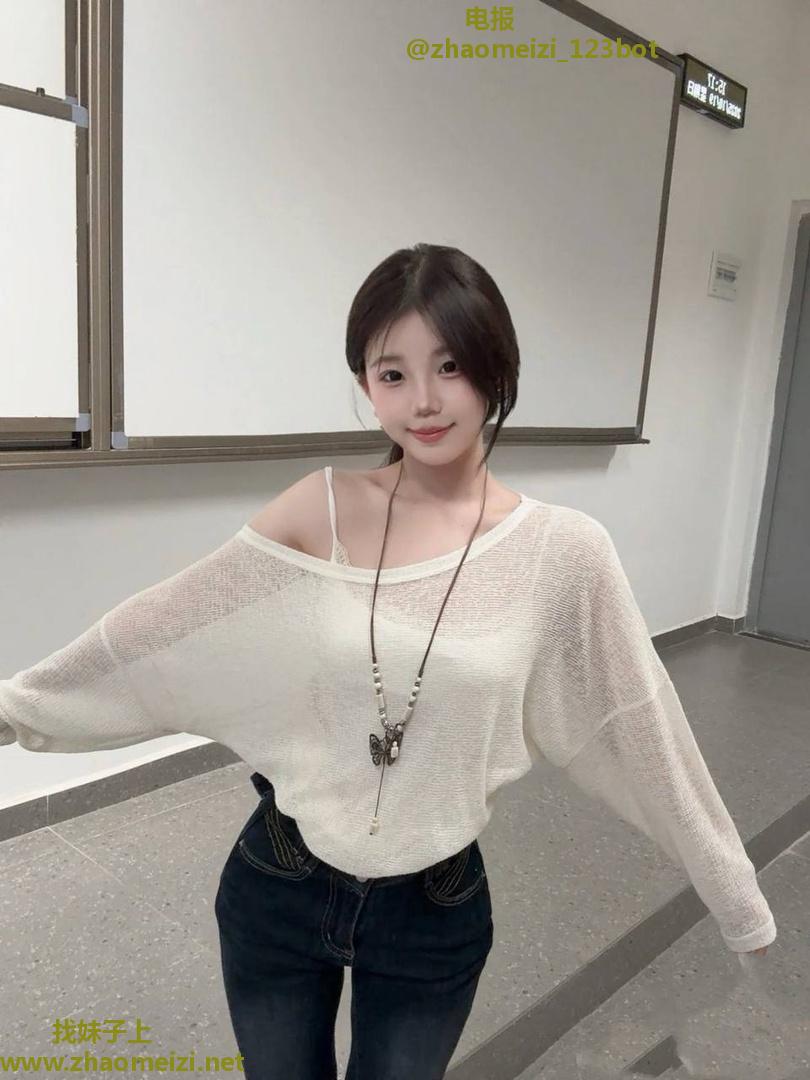 外表清纯敏感小妹