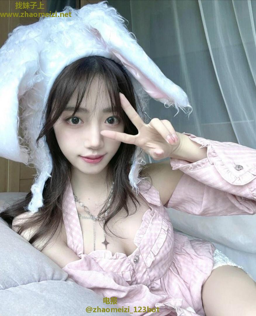 天津粉逼C奶玩的开老师