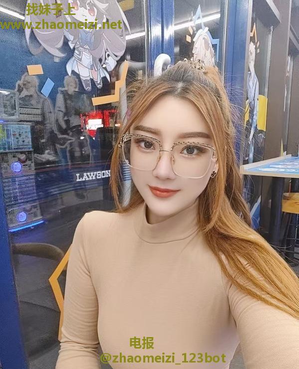 双龙大道高颜值美女