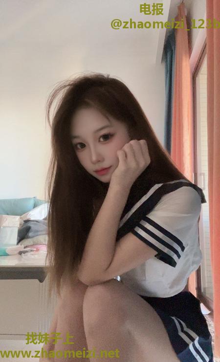 制服一线天蓓蓓