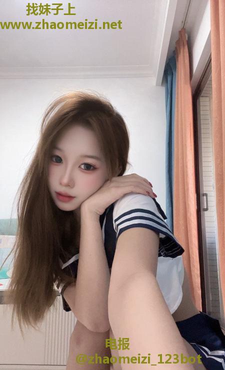 制服一线天蓓蓓