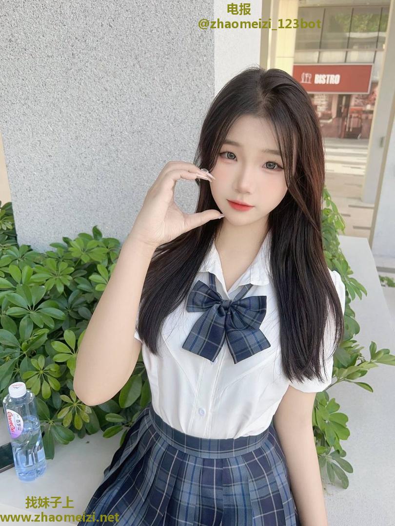 丰满性感蕾丝边姐姐