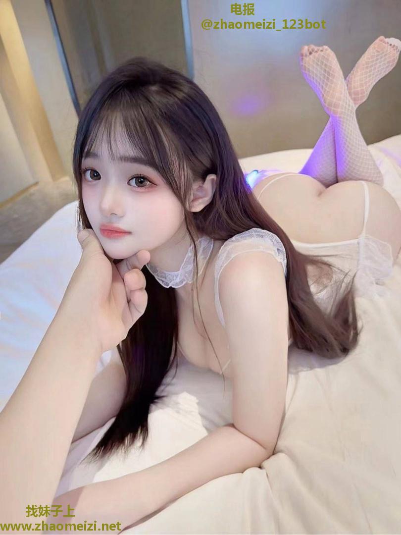 宝山白嫩巨乳露露