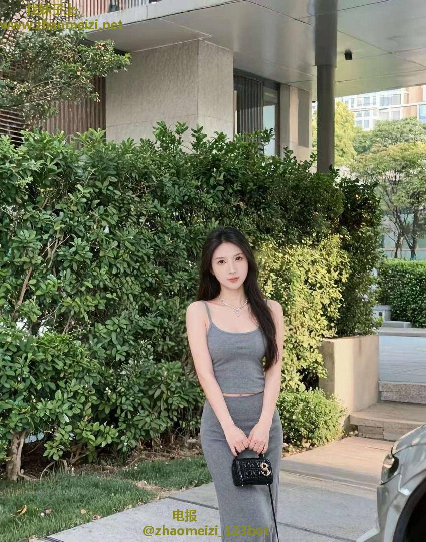 韵味翘臀丰满少妇