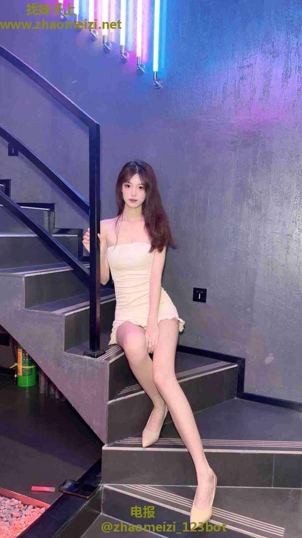 苗条细滑小湿妹