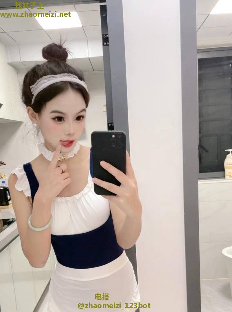 上海丰满粉嫩老师