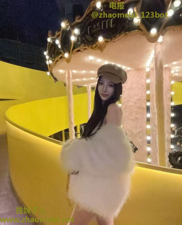 高颜值高挑美女