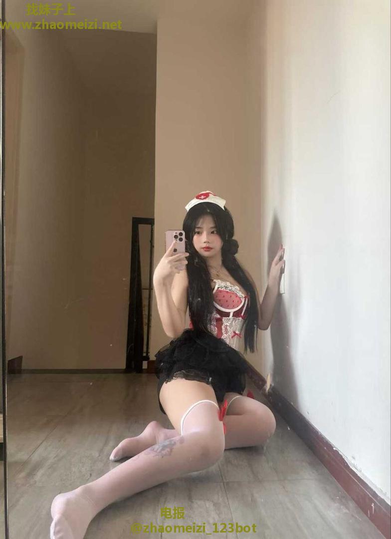 水润多汁小姐姐