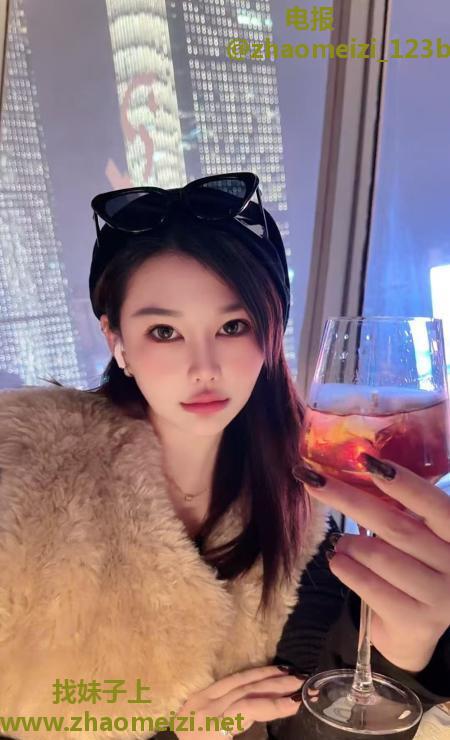 岳麓E奶女神依依