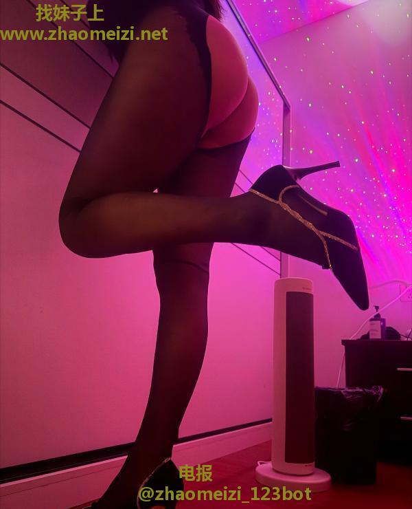 张府园巨臀少妇