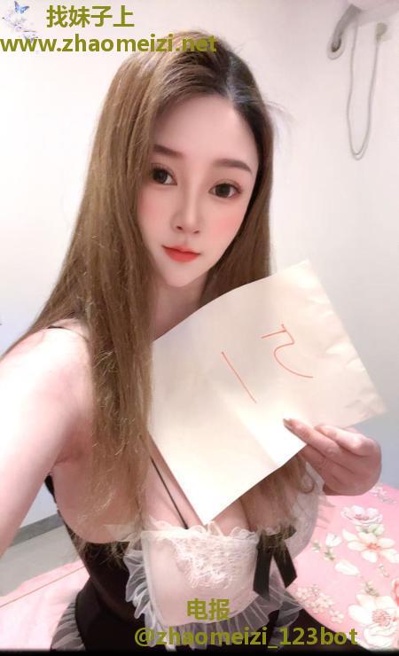 风情万种巨奶美女