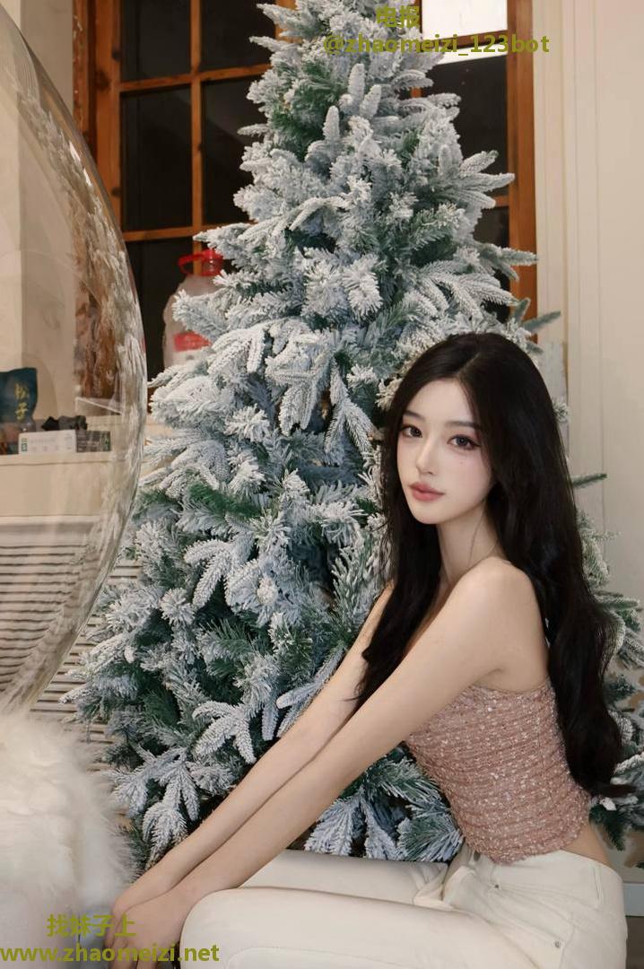 粉粉嫩嫩的学妹