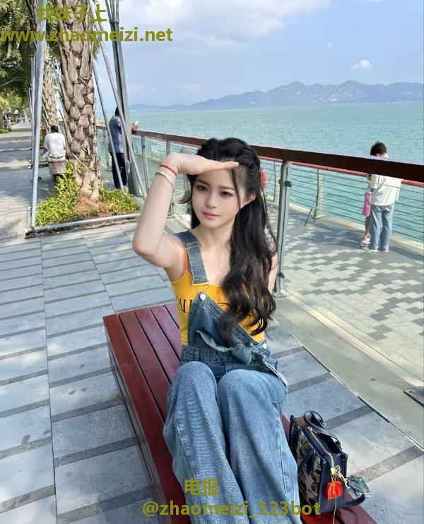 光滑白嫩蜜桃臀悠悠