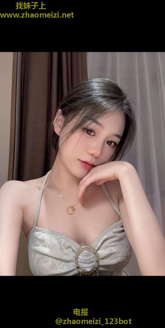 武汉性感丰满学妹