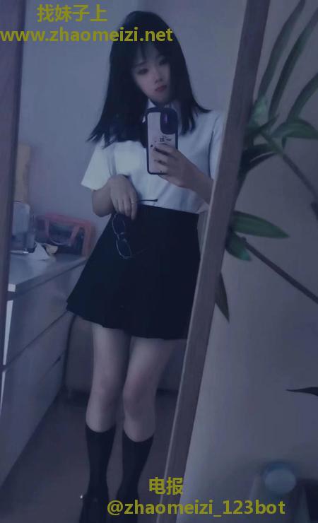 眼镜妹萌萌
