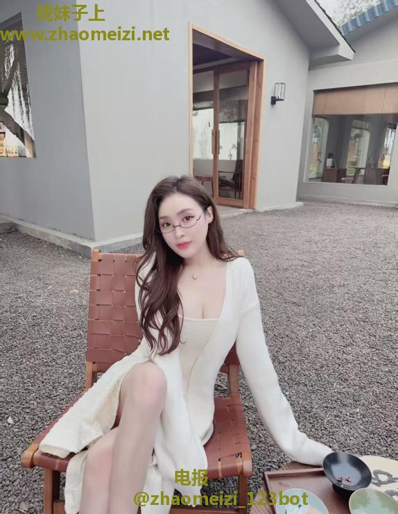 高挑风骚巨乳小米粒