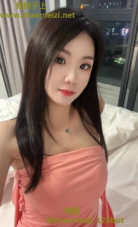 成都气质美胸颖儿