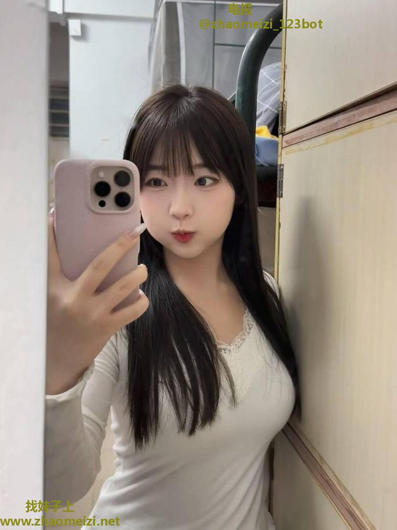 五华区童颜巨乳嫩妹