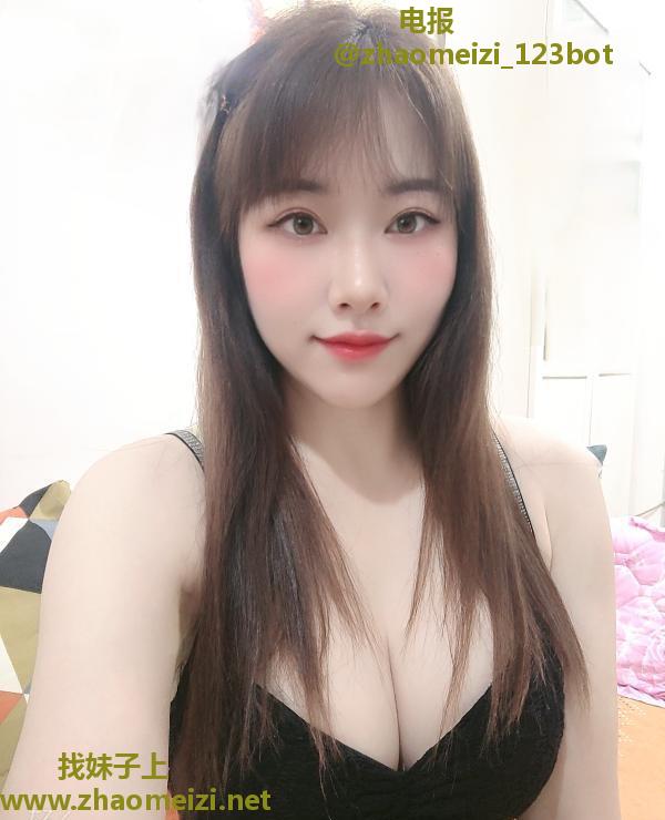 肤白大胸服务系小姐姐