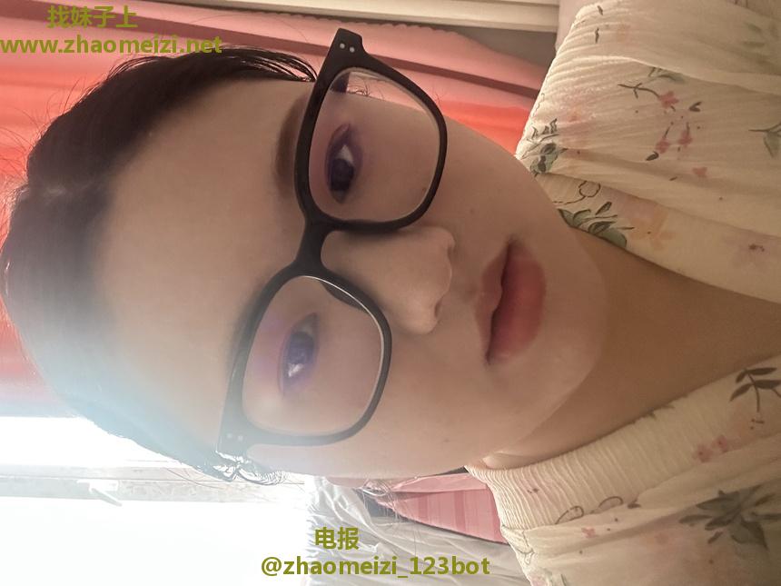 小活的居家少妇