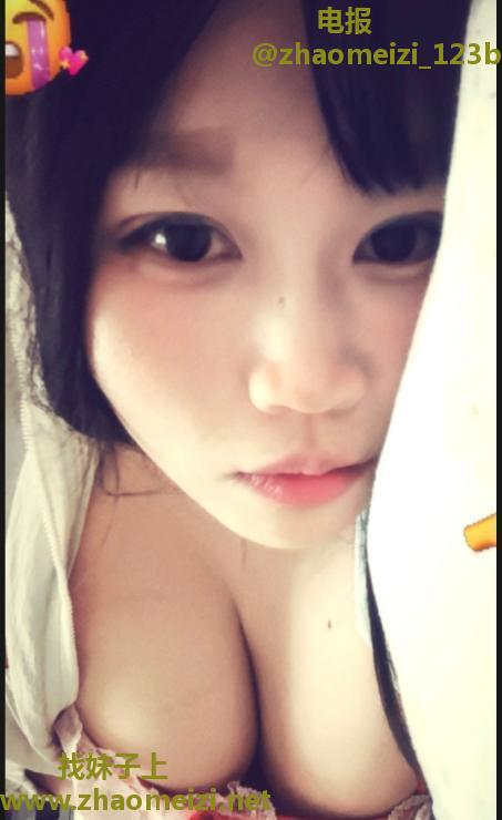 可舌吻E乳妹子