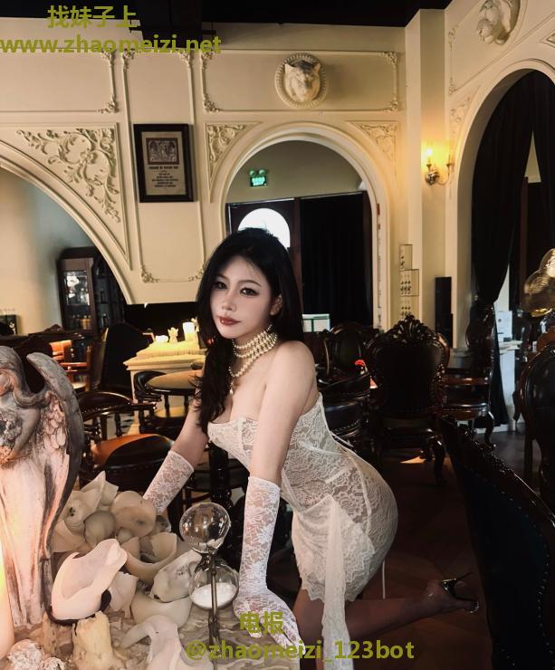 高颜值大臀模特