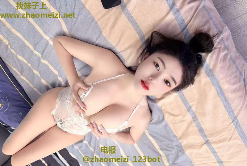 肤白大胸风骚妹子欣儿