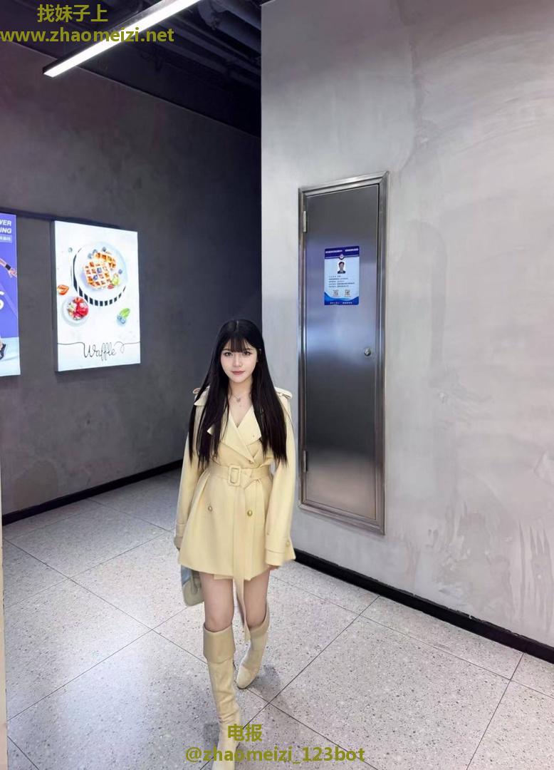 性感大胸嫩妹子