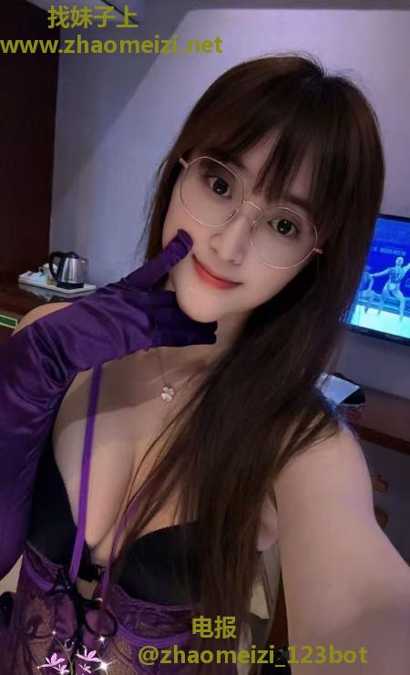 热辣白虎大长腿美眉