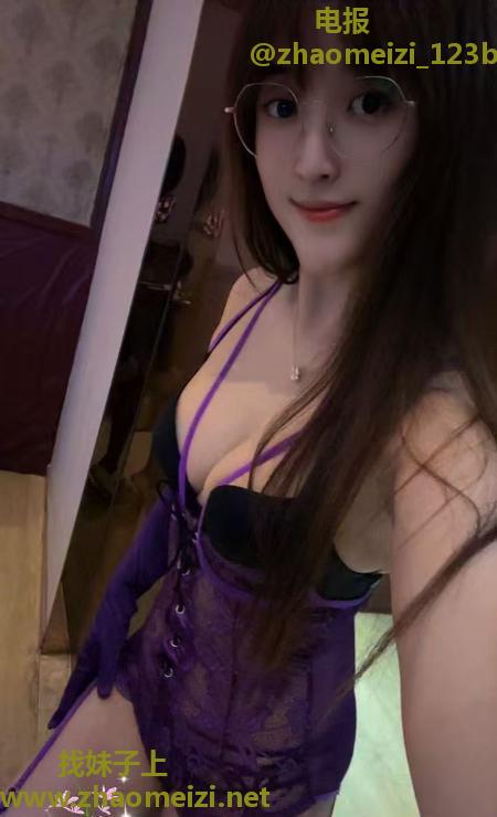 热辣白虎大长腿美眉