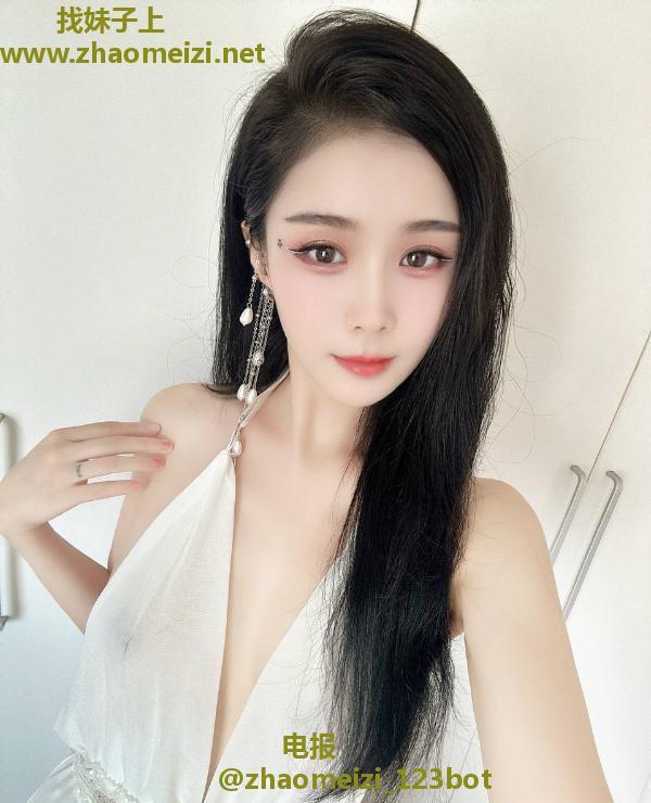 气质迷人小妖精萱萱