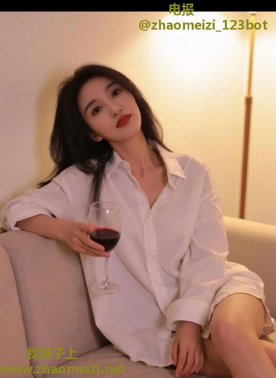 二刷会夹鸡巴小骚货