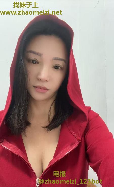 戴眼镜的大奶骚妇