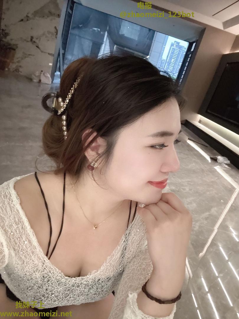 胸有弹性的小妹妹