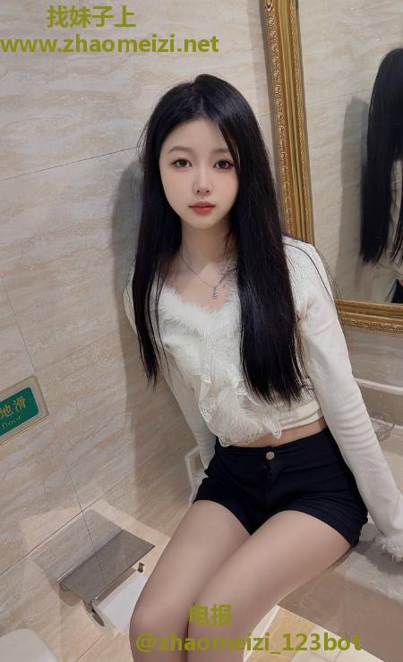 皮肤白嫩颜值嫩妹