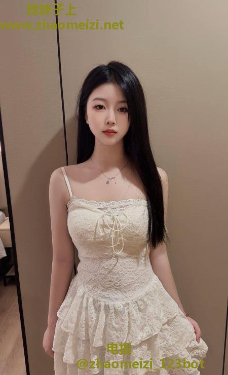 皮肤白嫩颜值嫩妹