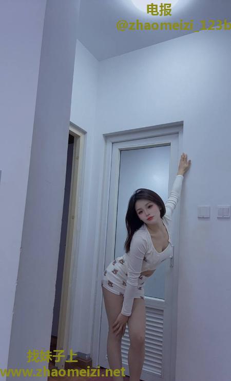 天河翘臀御姐小鱼