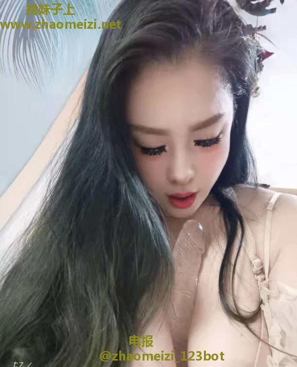 E乳肥臀巨骚少妇