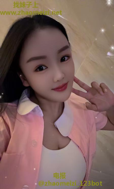 前凸后翘小甜妹