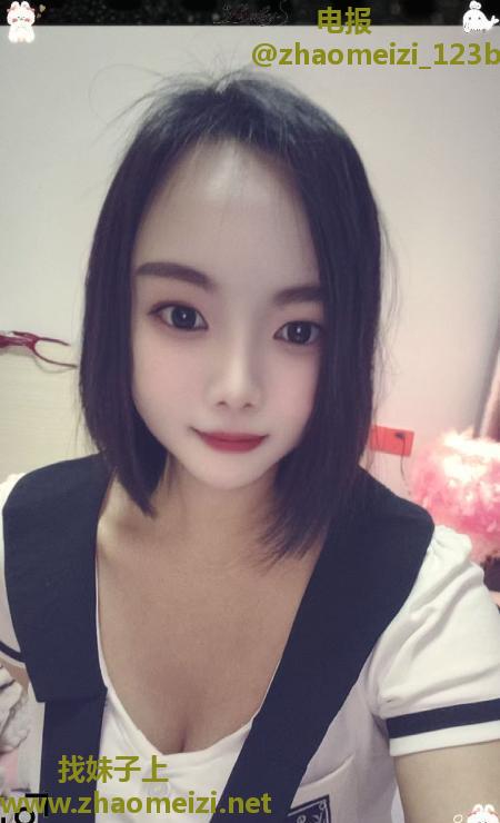 返食短发木瓜奶少妇